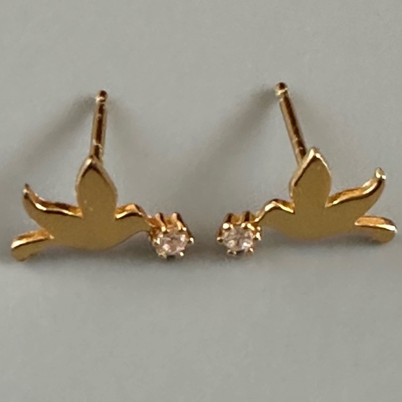 14k Gold Vermeil Tiny Bird Studs - Picture 4 of 15